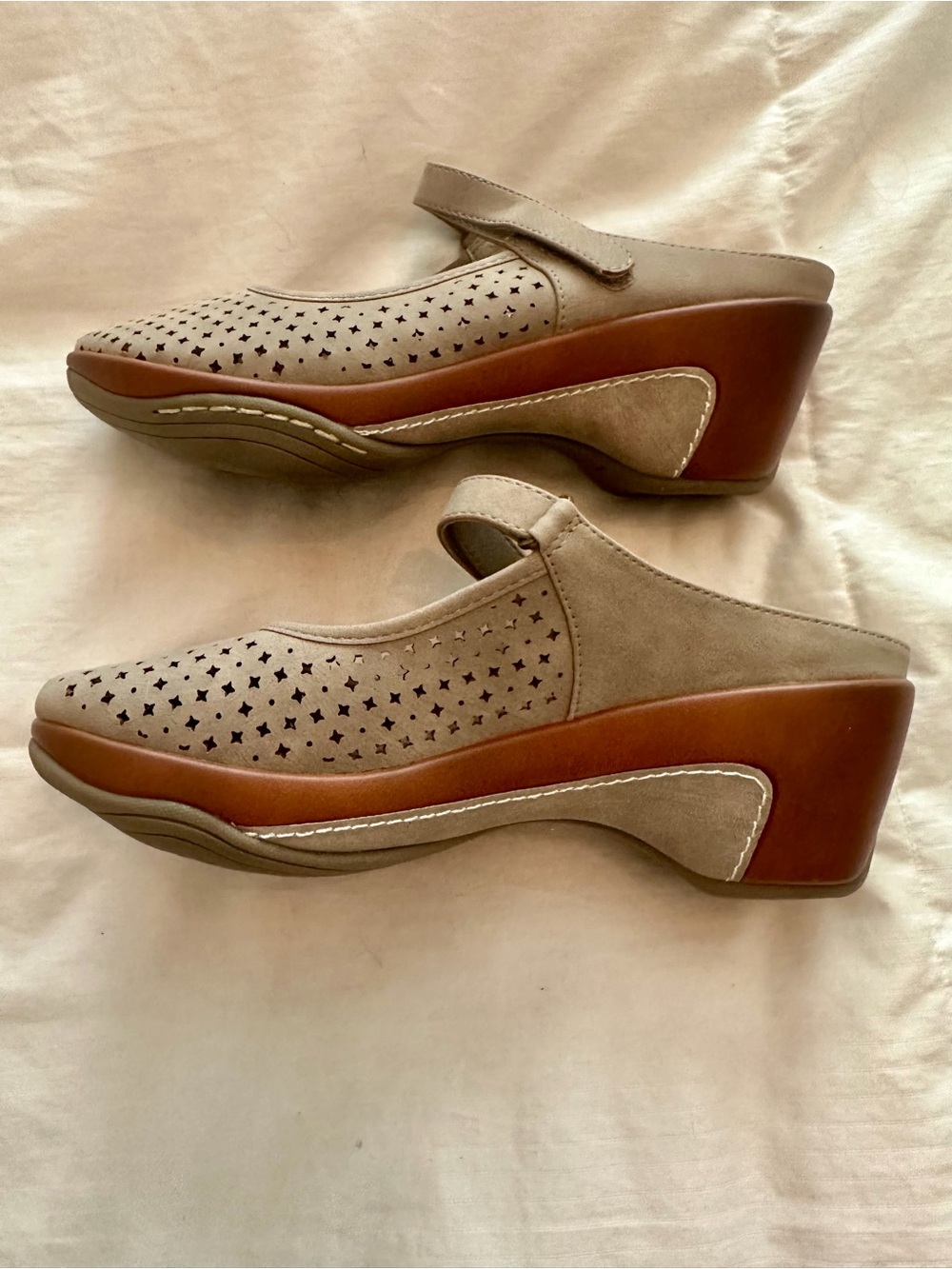 White Mountain Taupe Star-Perforated Mary Jane Clogs, New - Picture 4 of 7